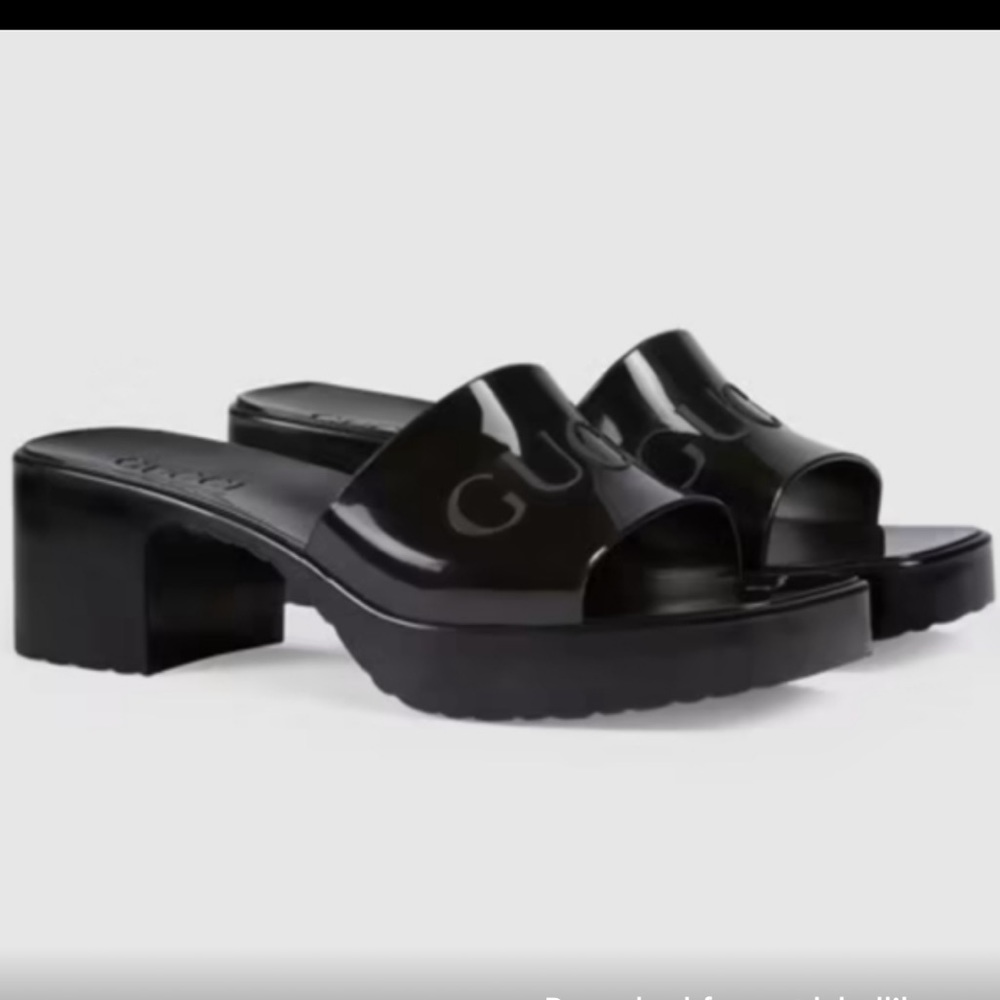 Gucci Rubber Slide Sandal in Black